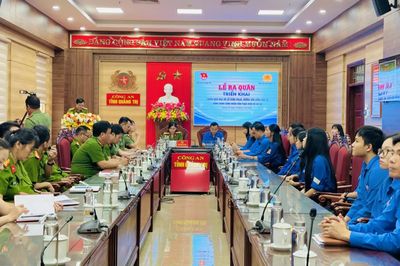 Tuổi trẻ Quảng Trị ra quân hỗ trợ người dân sử dụng hiệu quả VNeID