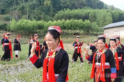 Ài Sáng Mun - Sợi dây nối cộng đồng Dao Thanh y