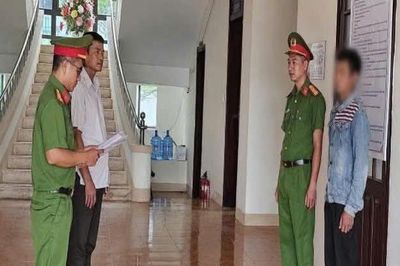 Khởi tố nam thanh niên vi phạm nồng độ cồn, chạy xe máy tông chết người khuyết tật
