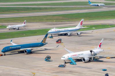 Bộ Xây dựng bãi bỏ loạt thủ tục hành chính trong lĩnh vực hàng không
