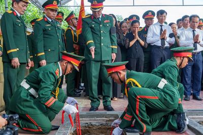 Đà Nẵng: 5 hài cốt liệt sĩ ở hang Đá Sập trở về trong vòng tay của đồng đội