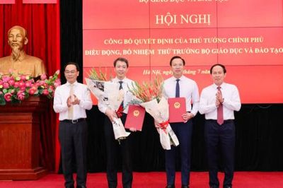 Trao quyết định cho 2 Thứ trưởng Bộ Giáo dục và Đào tạo