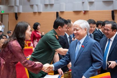 Phó Chủ tịch Thường trực Quốc hội Đỗ Văn Chiến dự Kỳ họp thứ 5, HĐND TP. Hà Nội