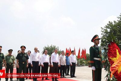 Thủ tướng dâng hương tưởng niệm các Anh hùng liệt sĩ tại Phú Thọ