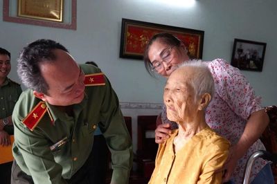 Trọn vẹn nghĩa tình với gia đình thương binh, liệt sĩ