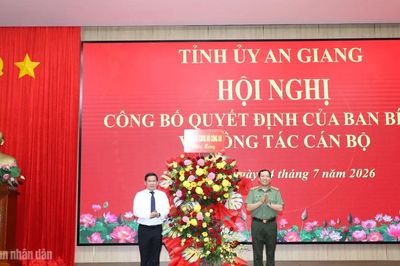 Đồng chí Đinh Văn Nơi giữ chức Phó Bí thư Tỉnh ủy An Giang kiêm Bí thư Đảng ủy đặc khu Phú Quốc