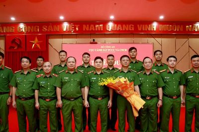 Tỏa sáng hình ảnh người chiến sĩ Công an Việt Nam trên đất bạn