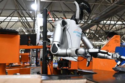 Hơn 200 chuyên gia ký tuyên bố khẩn về AI trước khi xảy ra khủng hoảng lao động