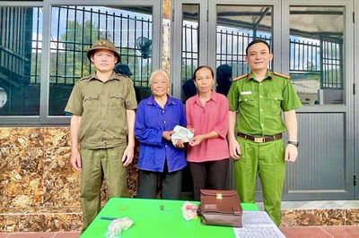 Công an xã Thạch An trao trả gần 18 triệu đồng tiền mặt và tài sản cho người đánh rơi