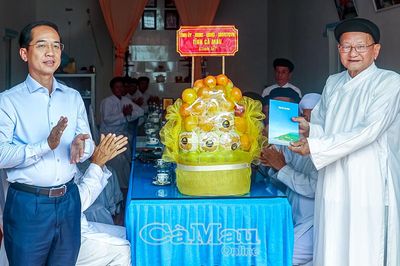 Phó Bí thư Tỉnh ủy Hồ Thanh Thủy chúc mừng thành công Đại hội Hội thánh Cao Đài Minh Chơn Đạo