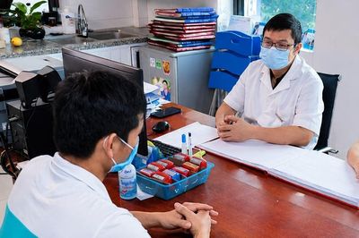 Thăng chức, kiếm nhiều tiền hơn nhưng lại đánh mất 'chuyện chăn gối'