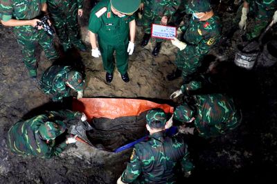 Sau một tuần khai quật, tìm thấy 74 hài cốt liệt sĩ tại Công viên Lê Thị Riêng