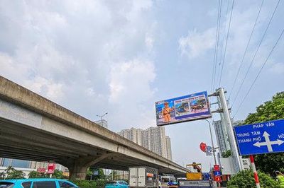 Công an Hà Nội đưa 36 màn hình LED vào vận hành, hỗ trợ người dân tránh ùn tắc, ngập úng