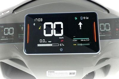 Vì sao xe máy điện giá 43 triệu đồng công nghệ cao cấp, đi tới 300km/lần sạc lại có sức hút mạnh mẽ dù mới bán ở Việt Nam?