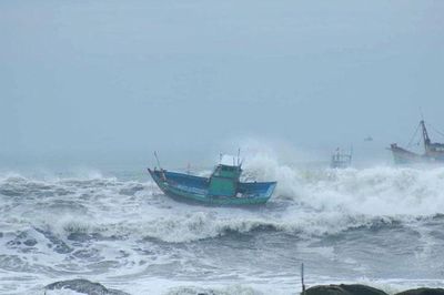 Chuyên gia cảnh báo mưa dông, gió mạnh bao trùm nhiều vùng biển phía Nam, sóng cao trên 2m