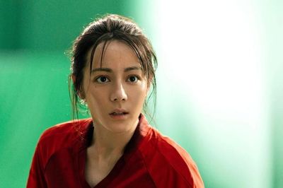 Địch Lệ Nhiệt Ba thành công nhất là khi gạt nhan sắc sang bên và đóng vai hài