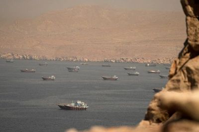 Mỹ siết trừng phạt Iran: Khóa chặt 'hạm đội bóng tối', đóng băng tiền mã hóa