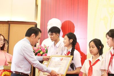 Thắp sáng tương lai trẻ mồ côi