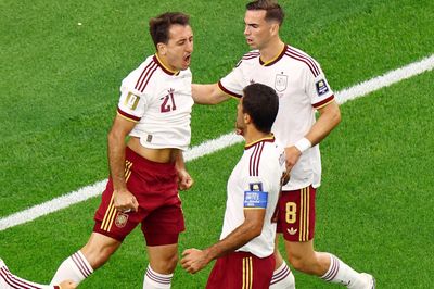 Pháp 0-2 Tây Ban Nha: Hàng thủ thảm họa