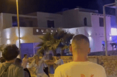 Nhóm fan Argentina vây đánh CĐV Anh
