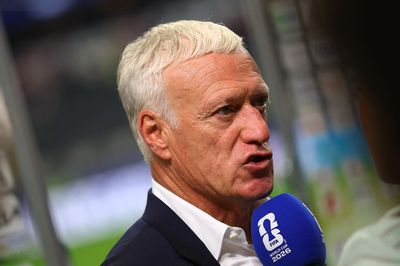 Deschamps: 'Trọng tài đủ trình độ không?'