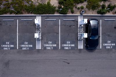 California chính thức áp dụng ưu đãi mới cho xe điện