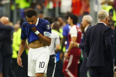 Mbappe nói đúng về Deschamps