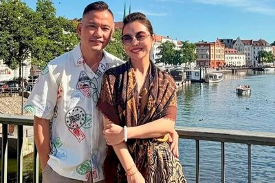 Jennifer Phạm cùng chồng con đến châu Âu