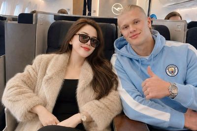 Hệ lụy khi Nhật Kim Anh, Bảo Thy đăng ảnh AI bên Ronaldo, Haaland
