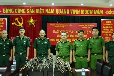 Bộ đội Biên phòng Điện Biên bàn giao 39 khẩu súng các loại
