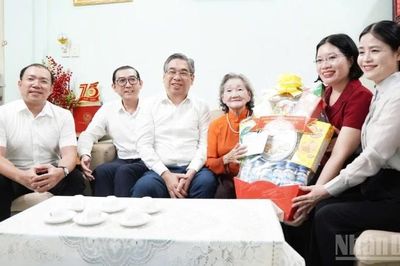 Lãnh đạo Thành phố Hồ Chí Minh thăm, tri ân các Mẹ Việt Nam Anh hùng