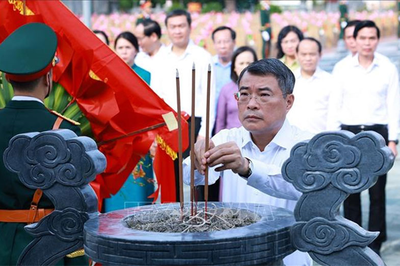 Thủ tướng Lê Minh Hưng tri ân các anh hùng liệt sĩ tại tỉnh Lạng Sơn