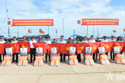 Cảnh sát biển Việt Nam tổ chức nhiều hoạt động ý nghĩa tại đặc khu Lý Sơn