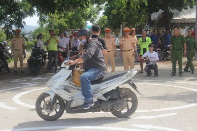Chương trình 'Vững tay lái - Trọn bình an' thu hút hơn 250 người dân phường Hải Vân tham gia trải nghiệm