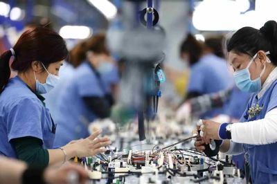 Kinh tế Trung Quốc tiệm cận mục tiêu tăng trưởng nửa đầu năm 2026