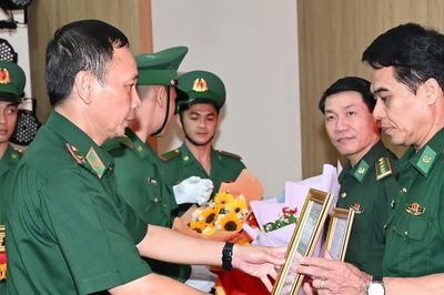 Bộ Tư lệnh Bộ đội Biên phòng khen thưởng các lực lượng phá án ma túy, vàng lậu