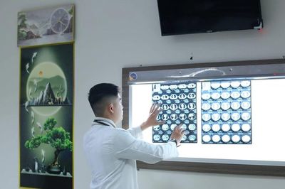 Ho ra máu đỏ tươi, người đàn ông 65 tuổi được cứu nhờ nút động mạch