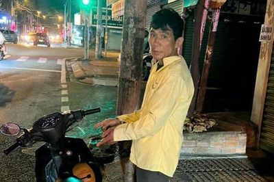 Truy bắt đối tượng trộm 2 xe máy trước nhà người dân ở TP HCM