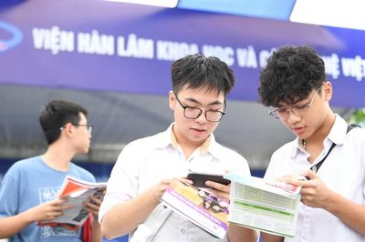 Khi trường đại học 'đói' sinh viên