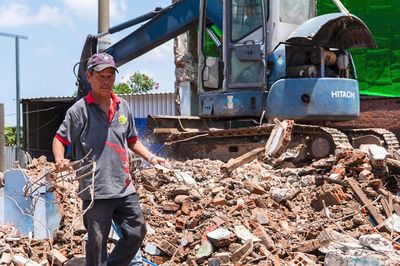 Nhiều hộ dân ồ ạt tháo dỡ nhà, bàn giao mặt bằng sớm phục vụ mở rộng quốc lộ 1