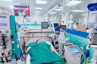 Hạ thân nhiệt xuống 33 độ C cứu nam thanh niên 24 tuổi ngừng tim 3 lần