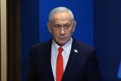 Israel cảnh báo Iran, ông Trump bỏ kế hoạch thu phí ở Hormuz
