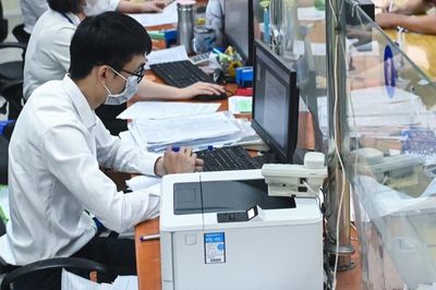 Bộ Nội vụ trả lời thắc mắc về việc viên chức bị cắt phụ cấp khi đi học