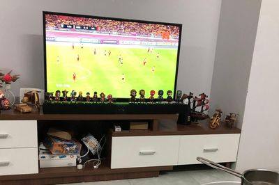 Sinh hoạt đảo lộn, chồng sụt cân vì vợ xem World Cup suốt đêm