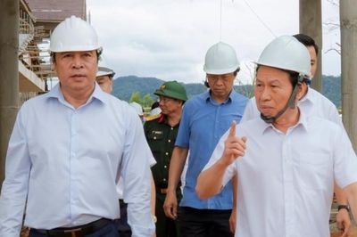 Phó Thủ tướng Lê Tiến Châu kiểm tra trường vùng biên, thăm gia đình chính sách