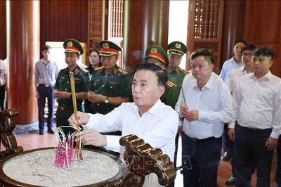 Thường trực Ban Bí thư dâng hương tại Khu di tích Quốc gia đặc biệt Kim Liên, Khu di tích Ngã ba Đồng Lộc