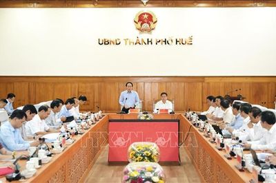 Phó Thủ tướng Lê Tiến Châu làm việc tại Huế về mục tiêu tăng trưởng