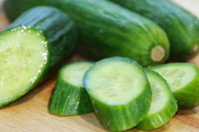 Người đàn ông nhập viện cấp cứu sau khi ăn nửa quả dưa chuột 'tự trồng'