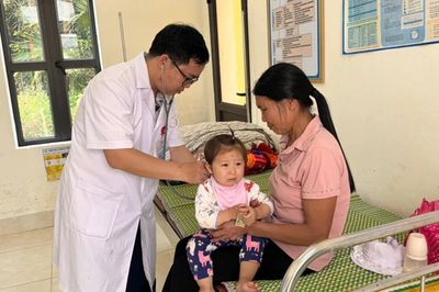 Từ 15/8, trẻ dưới 6 tuổi được khám sức khỏe định kỳ: Cha mẹ cần biết những quyền lợi này