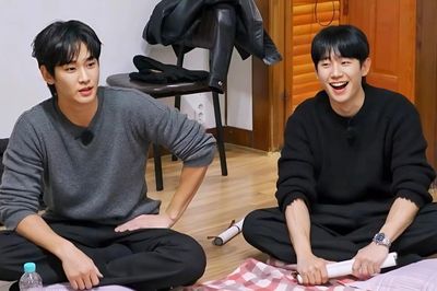 Jung Hae In phản ứng khi Kim Soo Hyun tái xuất sau 1 năm